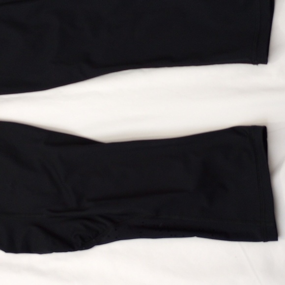 Lululemon Womens Crop Leggings Sz 6 Breezy Camo Black Capris Workout Athletic - Picture 3 of 10